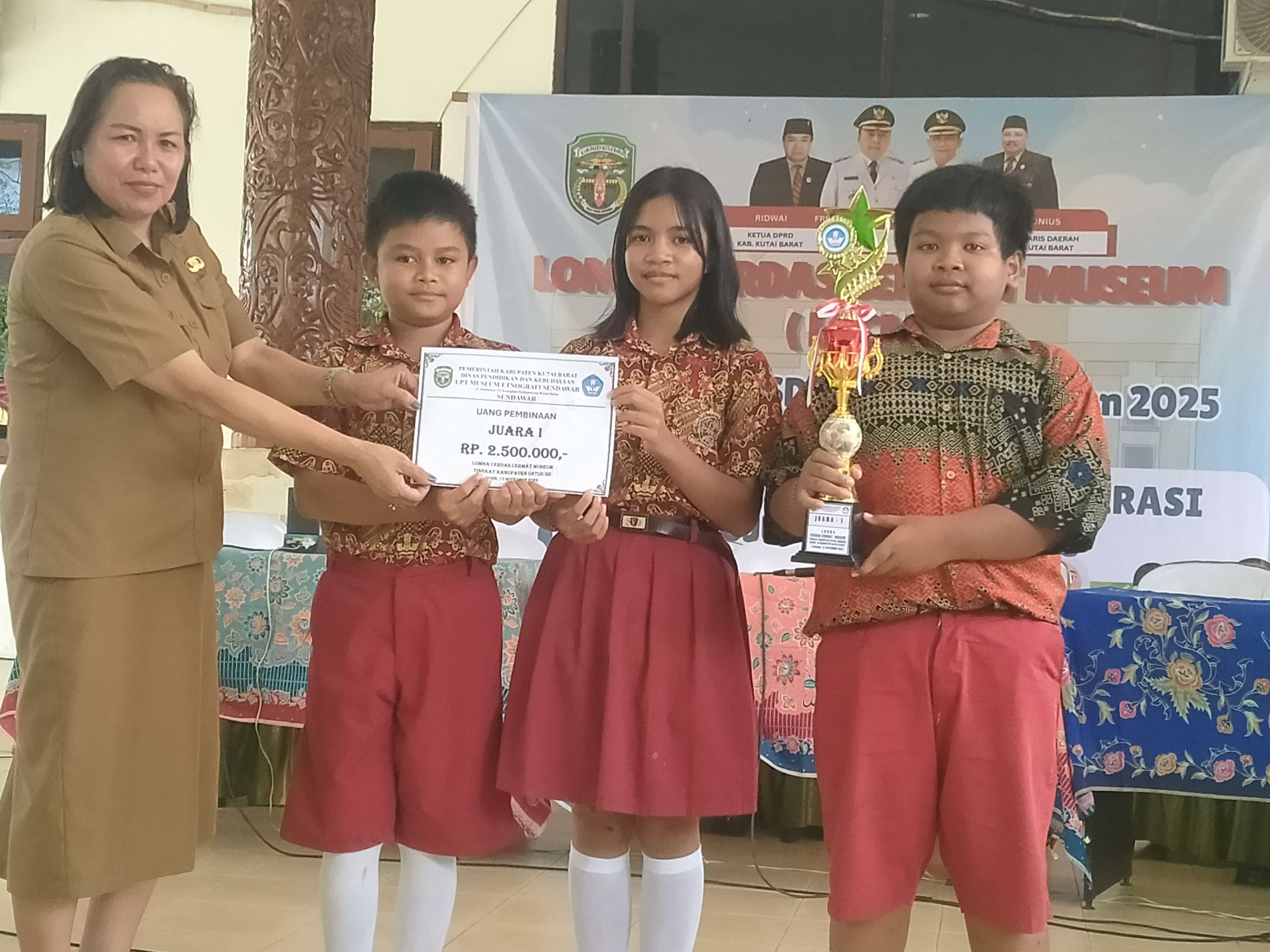 Juara 1 Lomba Cerdas Cermat